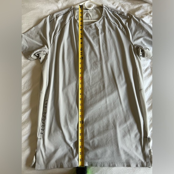 Lululemon athletic shirt - Picture 7 of 7